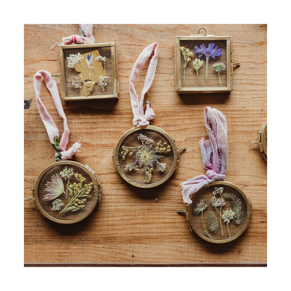 
                  
                    Mini Pressed Flower Square Frames
                  
                