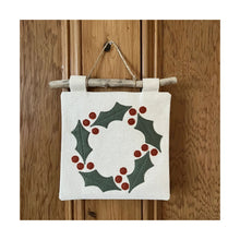  Wee Christmas Wreath Hanging Tapestry